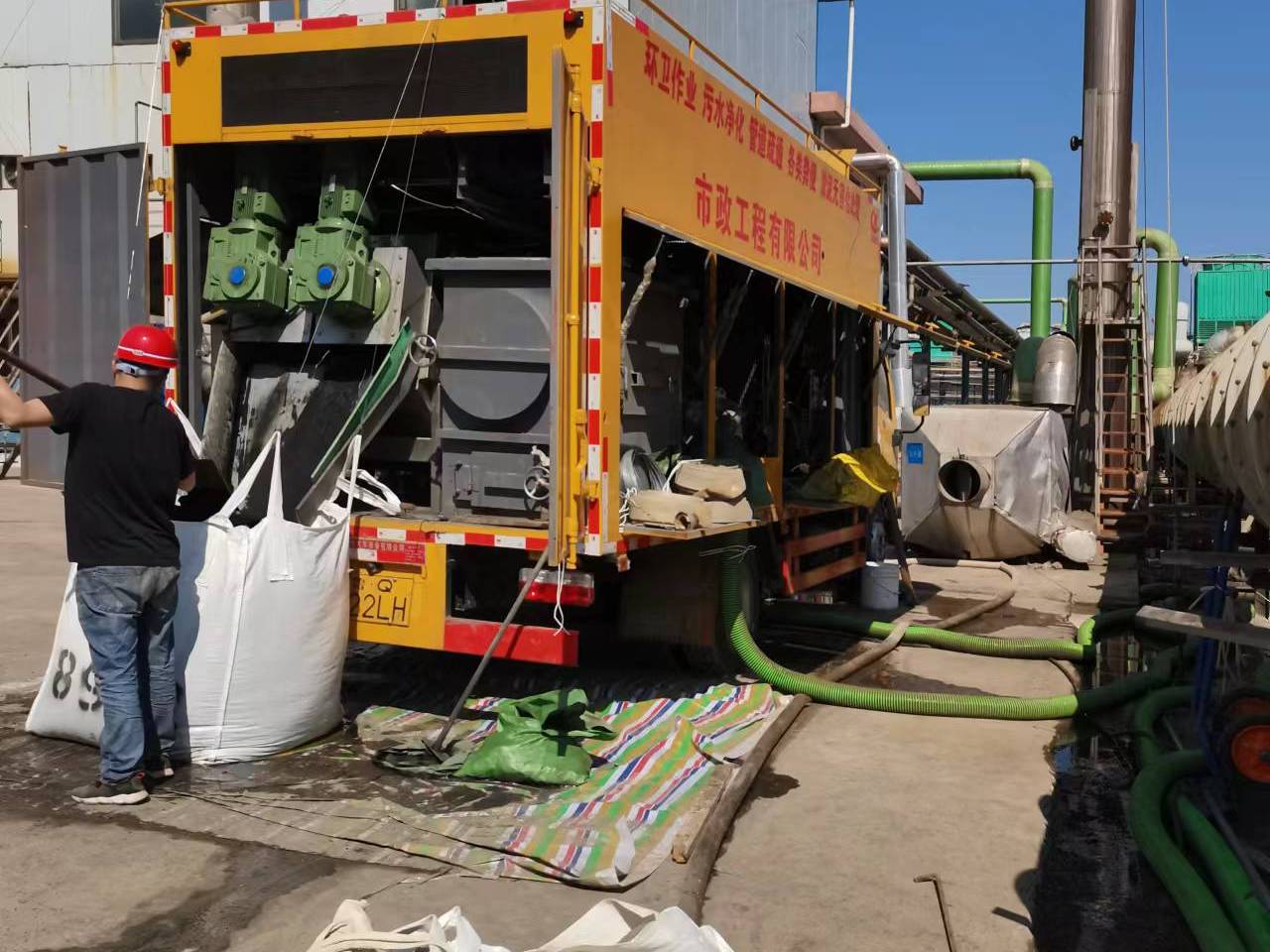 如皋淤泥压干处理