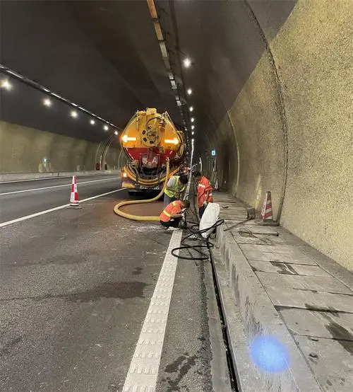 如皋隧道排水渠清淤